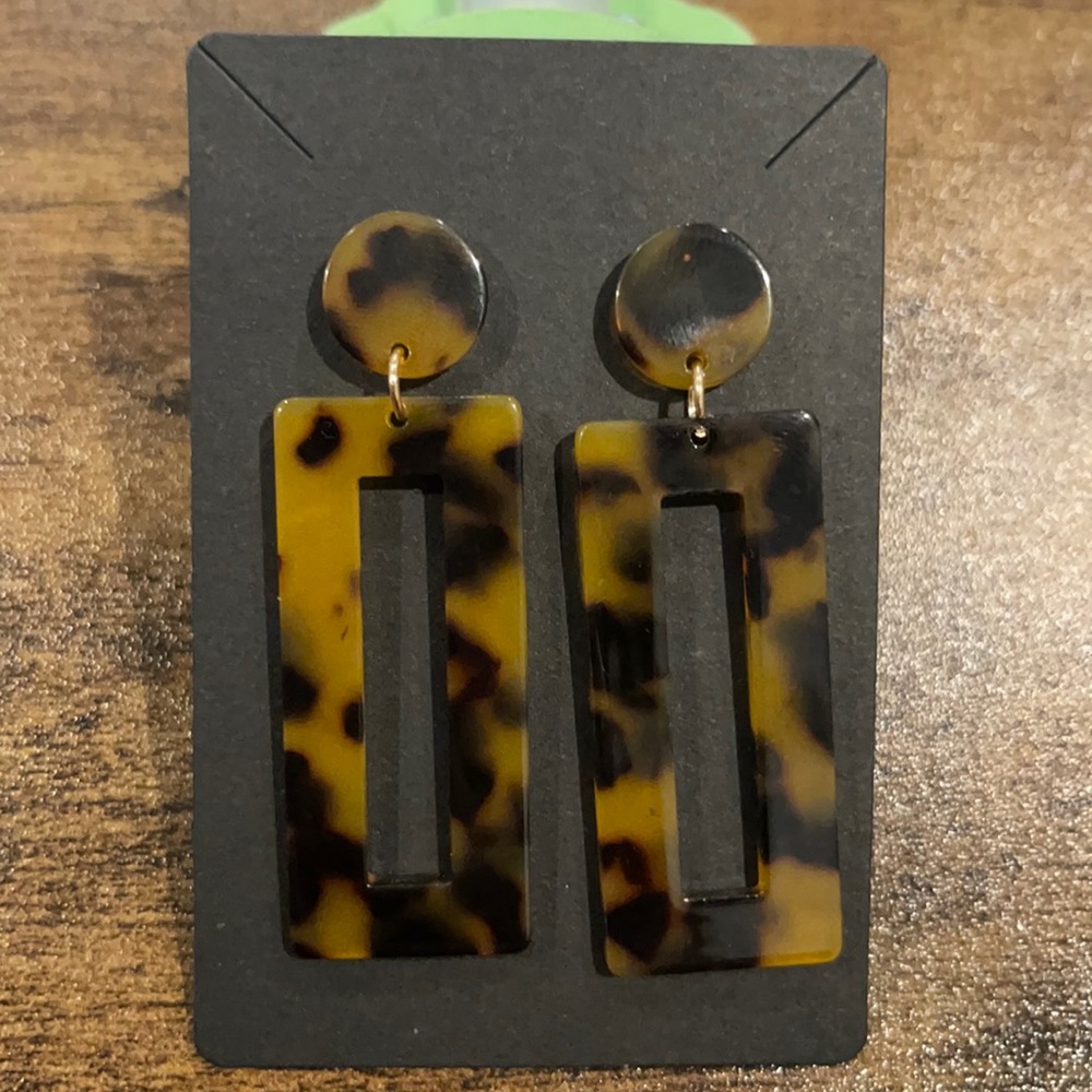 Dangling tortoise shell earrings